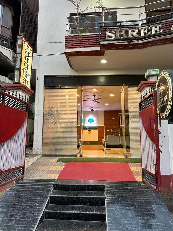 Hotel Aparajita Варанаси Экстерьер фото