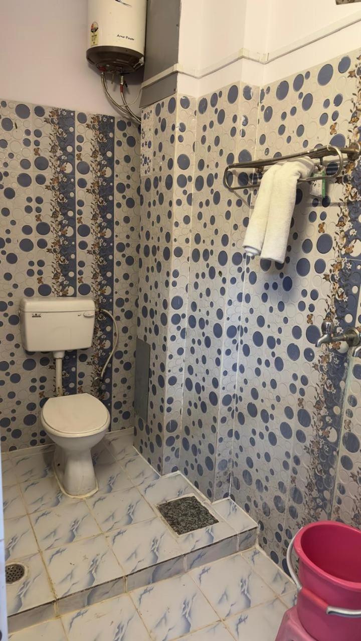 Hotel Aparajita Варанаси Экстерьер фото